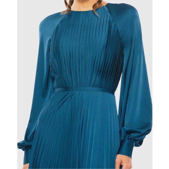 $498 Mac Duggal 26590 Size 8 Blue Pleated High Neck Long Sleeve Maxi Dress Gown - Picture 3 of 4